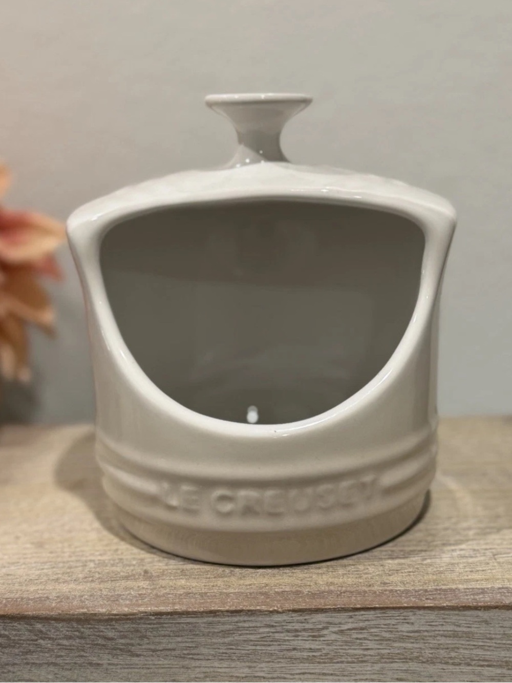 Le Creuset Salt Crock Keeper Meringue
Ivory Stoneware New